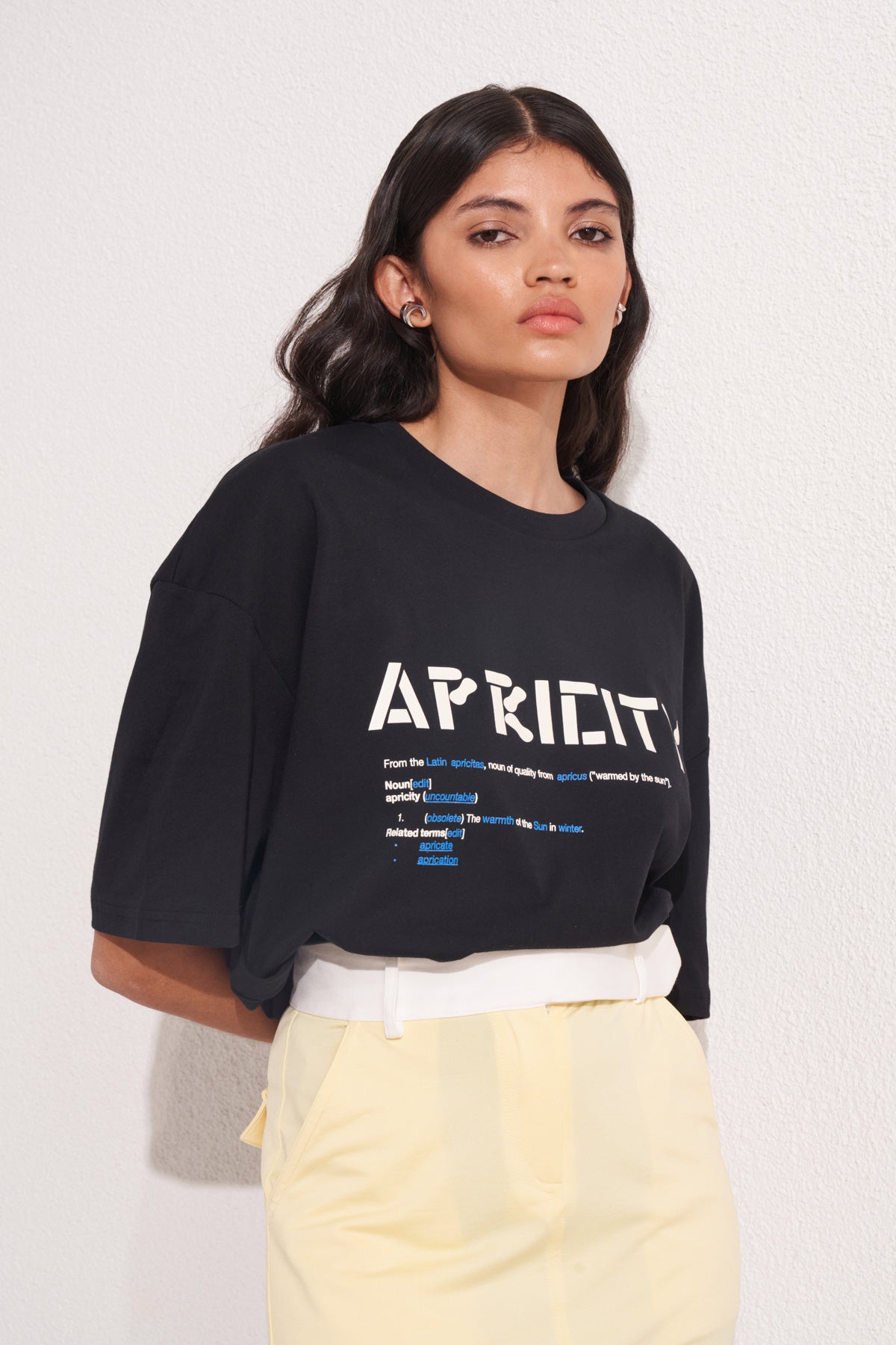 APRICITY T-SHIRT - BLACK