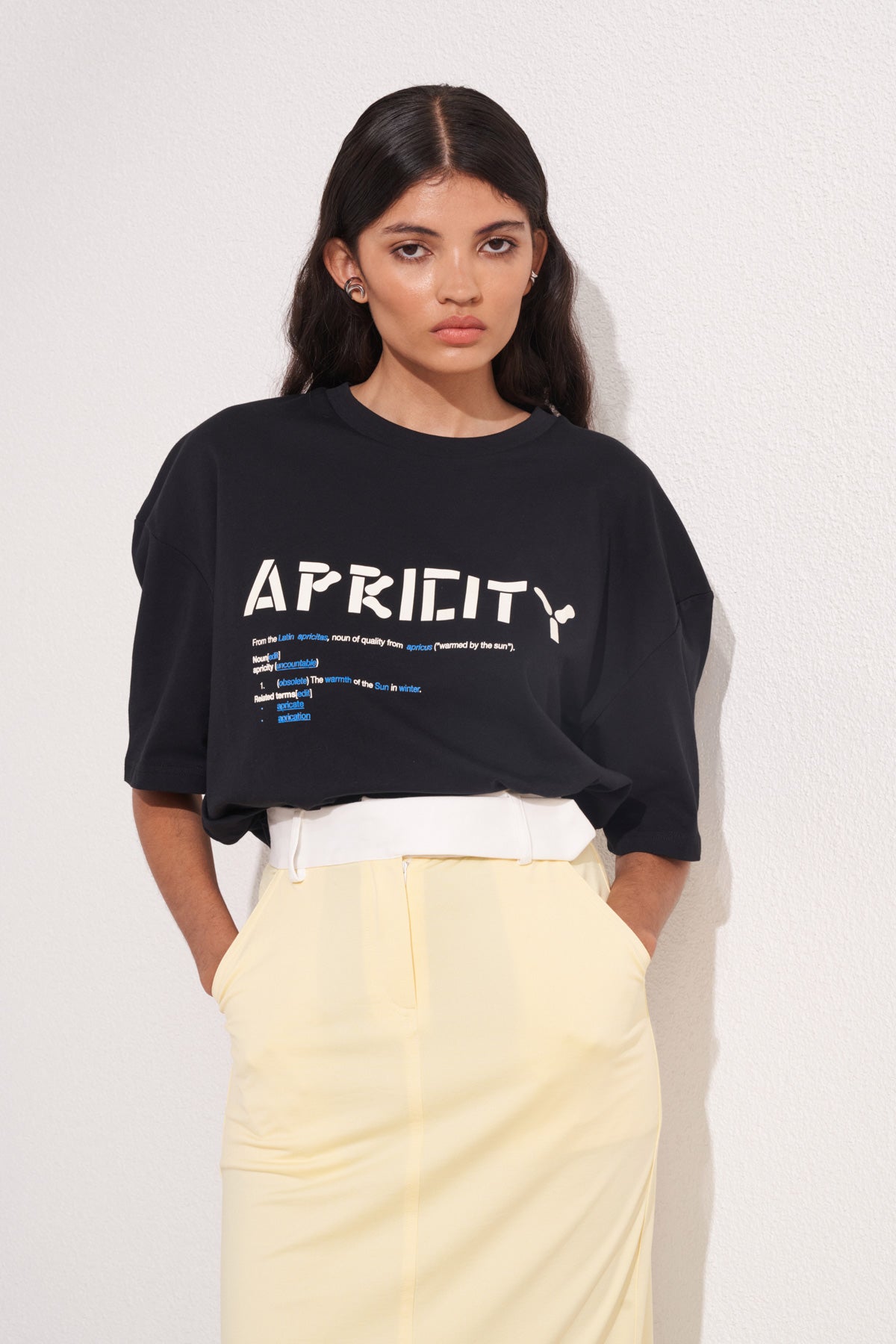 APRICITY T-SHIRT - BLACK