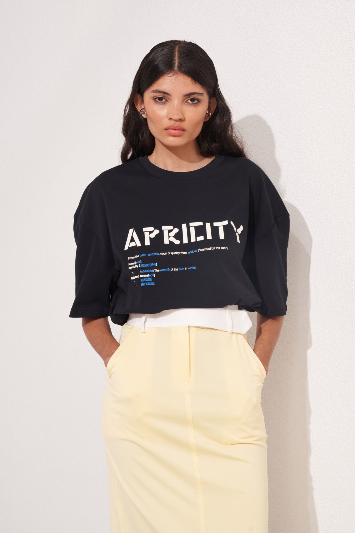 APRICITY T-SHIRT - BLACK