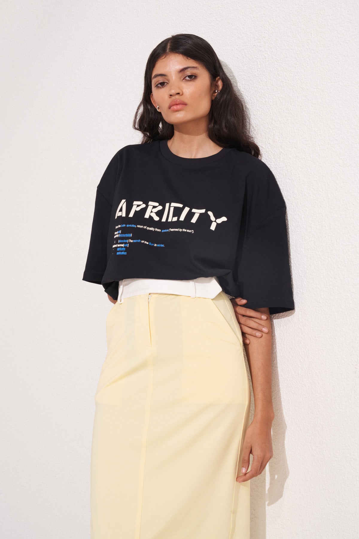 APRICITY T-SHIRT - BLACK