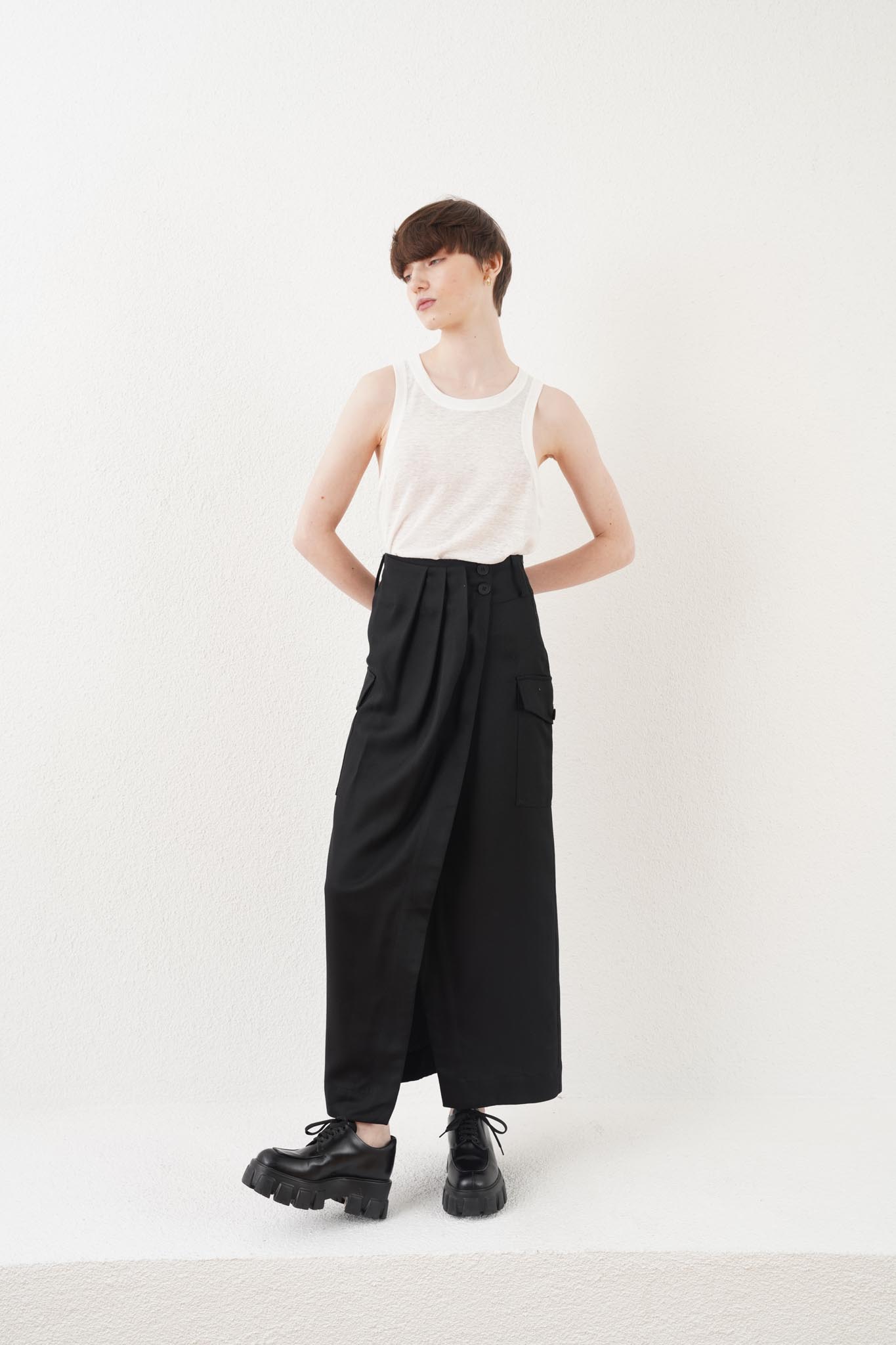 GARO SLEEVELESS TOP - WHITE