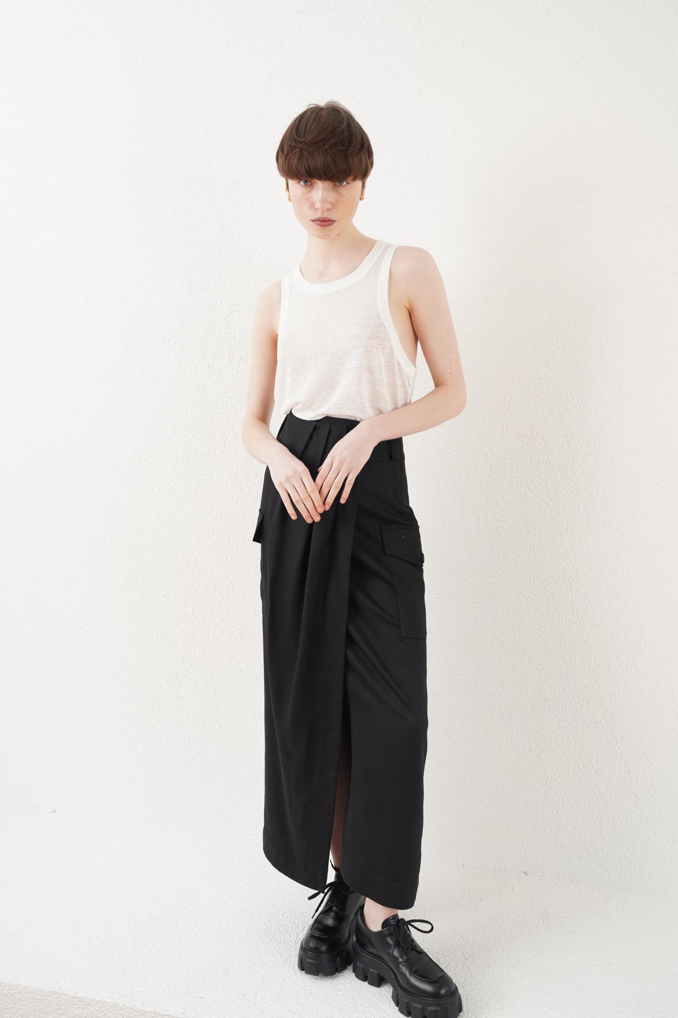 GARO SLEEVELESS TOP - WHITE